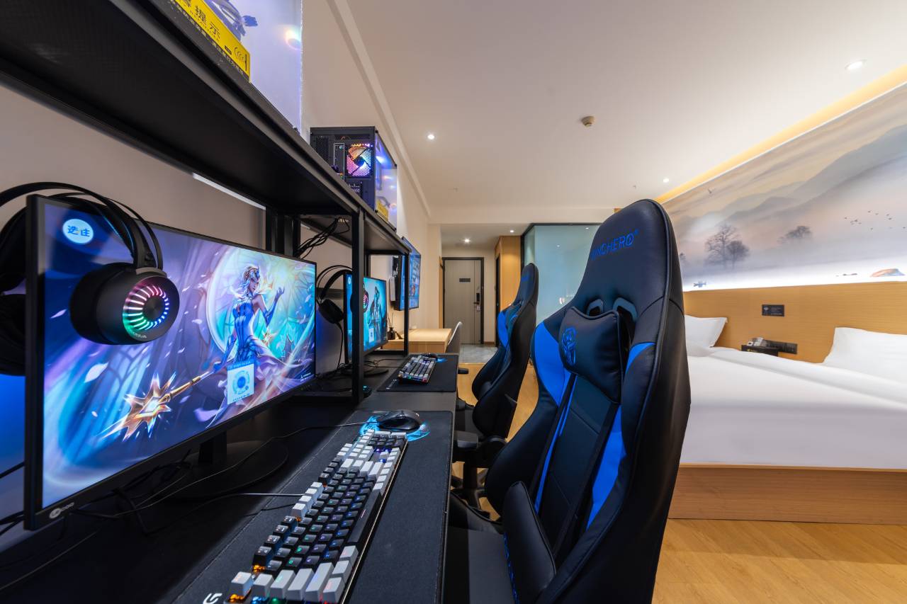 競(jìng)族電競(jìng)（成都溫江大學(xué)城店） 打造高校電競(jìng)新地標(biāo)